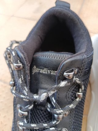Zapatillas Stradivarius negras cordones