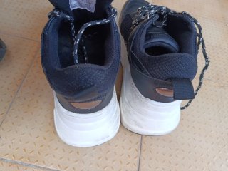 Zapatillas Stradivarius negras cordones