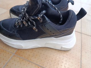Zapatillas Stradivarius negras cordones