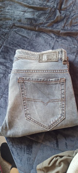 Pantalón vaquero gris