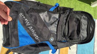 Mochila BMW Athletics Negra y Azul. (original)