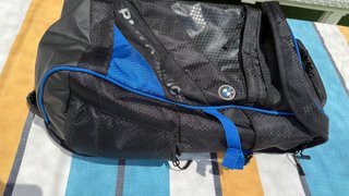 Mochila BMW Athletics Negra y Azul. (original)