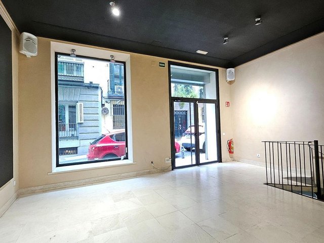 Local comercial en alquiler en Cortes - Huertas en Madrid - Imagen 4