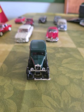 Modellini auto Deagostini con bacheca