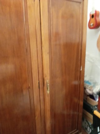 Ropero de madera castaño