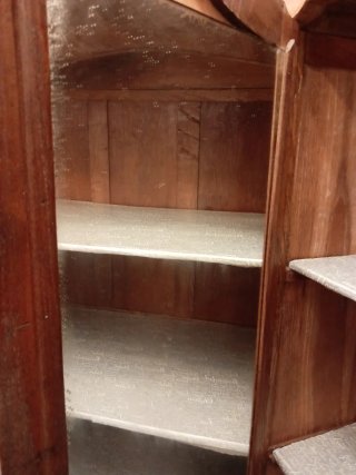 Ropero de madera castaño