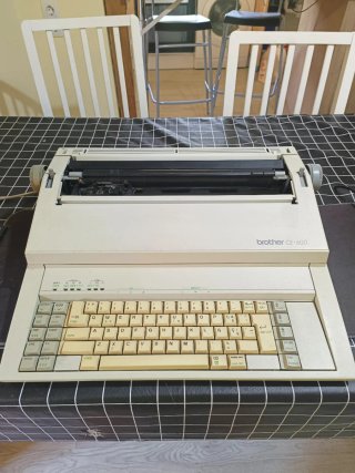 Máquina de escribir Brother CE-600