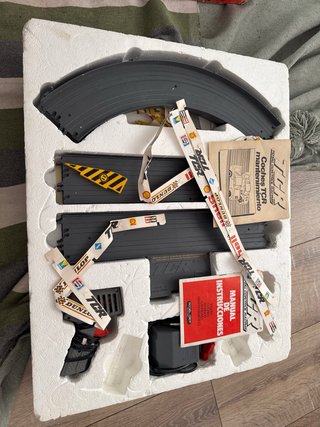 Pistas, mandos y transformadores de Scalextric TCR