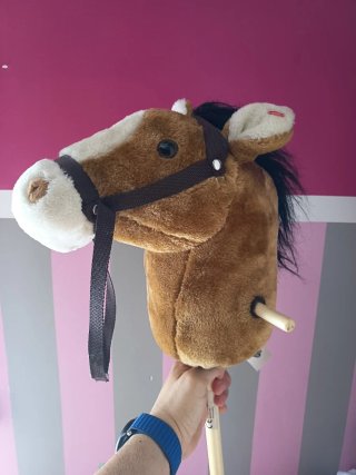 Caballito de juguete rosa a cuadros