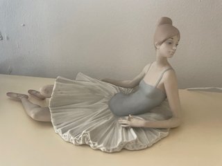 Escultura bailarina porcelana antigua