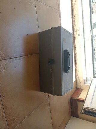 Caja de herramientas con compartimentos
