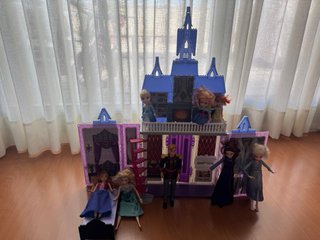 Castillo Frozen con 8 muñecas