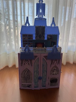 Castillo Frozen con 8 muñecas