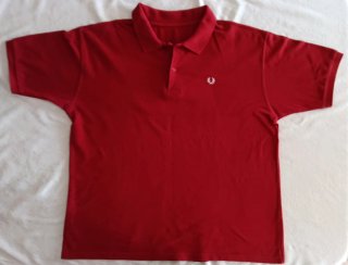 POLO BURDEOS FRED PERRY DE HOMBRE Y MANGA CORTA.