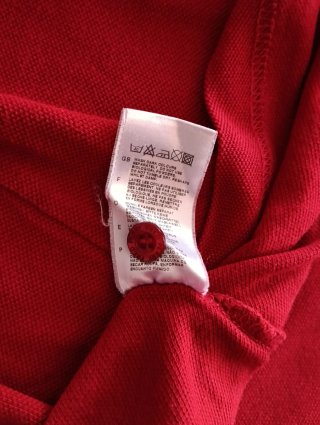 POLO BURDEOS FRED PERRY DE HOMBRE Y MANGA CORTA.