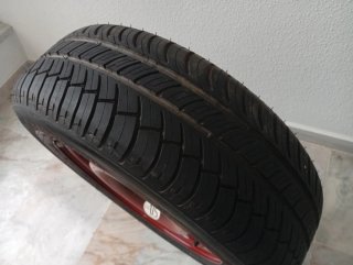 Llanta y neumático 195/65 R15 como nueva