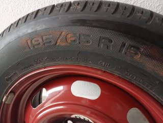 Llanta y neumático 195/65 R15 como nueva