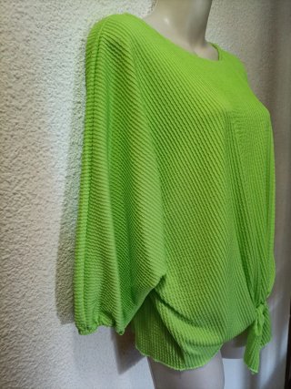 Blusa verde con nudo