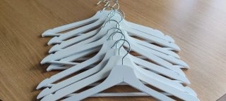 Set 25 Perchas Madera Blanca