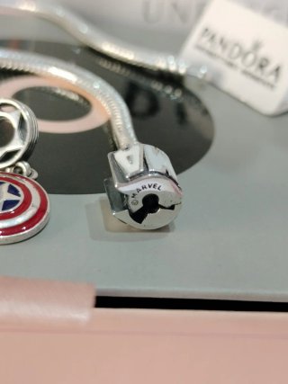 Pulsera Pandora Marvel Charm Capitán América