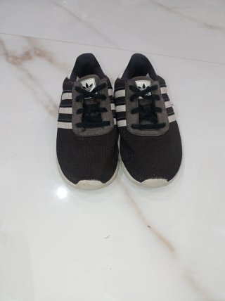Zapatillas Adidas Negras y Grises