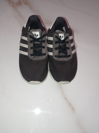 Zapatillas Adidas Negras y Grises