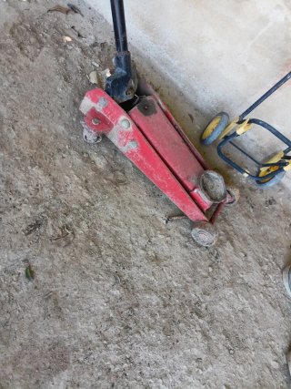 Gato hidráulico rojo