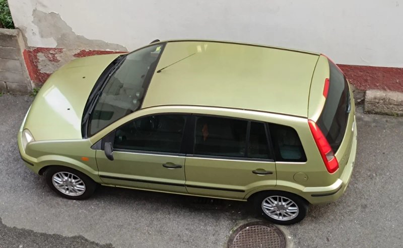 Ford Fusion 2004 - foto 1