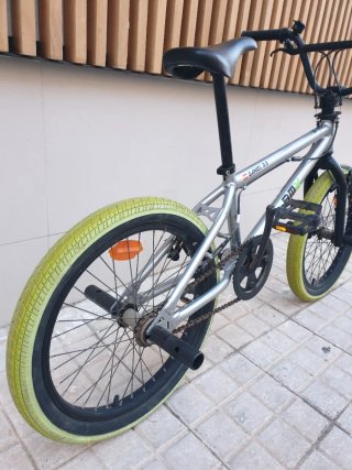 Bicicleta BMX B'TWIN Wipe 520.