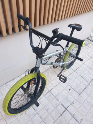 Bicicleta BMX B'TWIN Wipe 520.