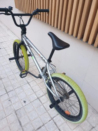 Bicicleta BMX B'TWIN Wipe 520.