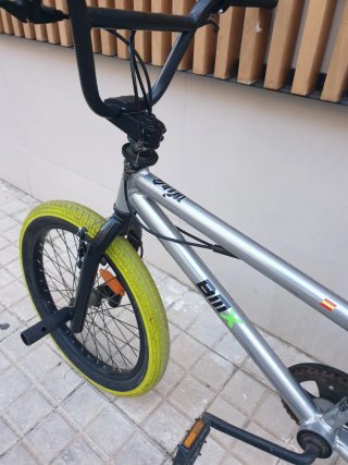Bicicleta BMX B'TWIN Wipe 520.