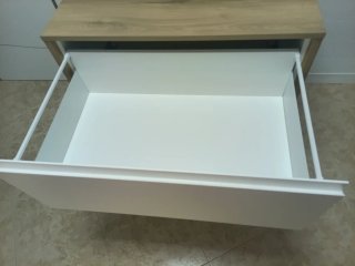 Mueble cajonera beige y marrón