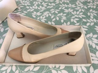 Zapatos negros con tachuelas y otros. 18,21€ par