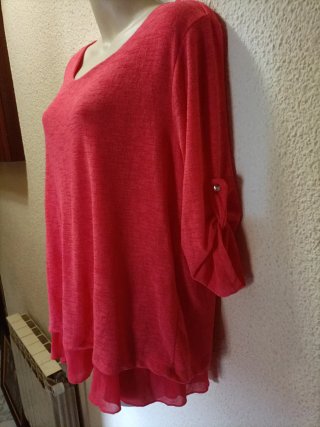 Blusa roja manga 3/4 con volantes