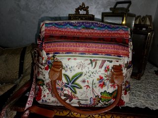 Bolso estampado floral y de mariposas