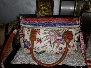 Bolso estampado floral y de mariposas