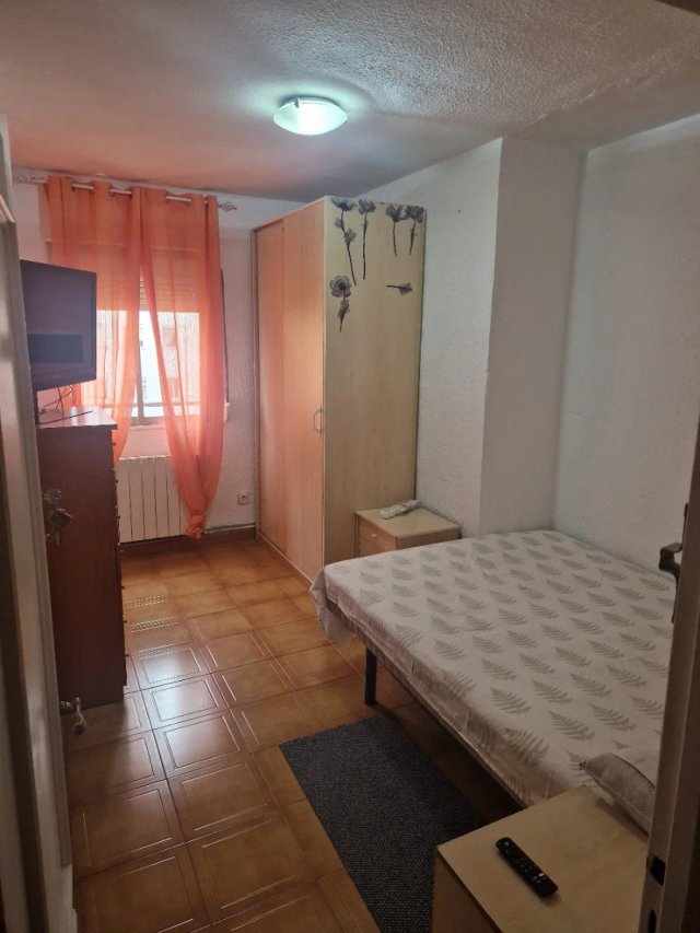 Se alquila habitación - Imagen 2