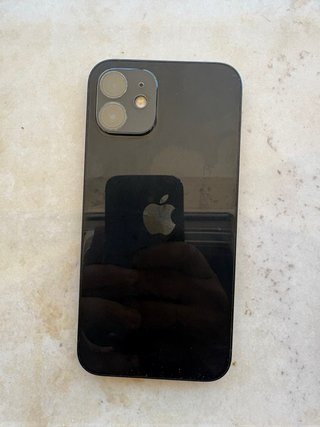 iPhone 12 + fundas y cargador
