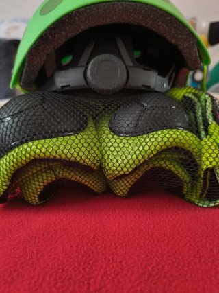Casco y protectores patinaje/bicicleta infantil