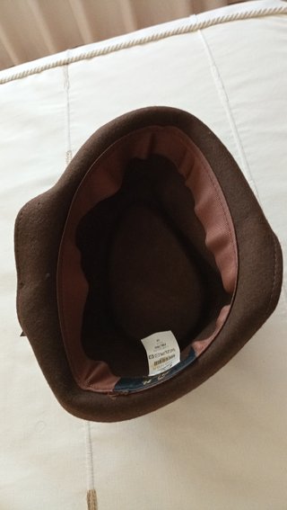 Sombrero de fieltro marrón para hombre