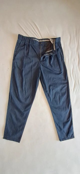 Calças Zara azul escuro slim fit tamanho EU 42