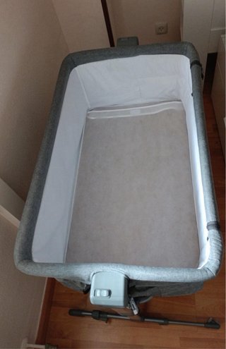 Cuna colecho Kinderkraft gris 2 en 1. Con colchón