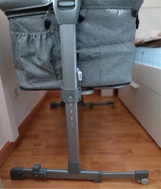 Cuna colecho Kinderkraft gris 2 en 1. Con colchón