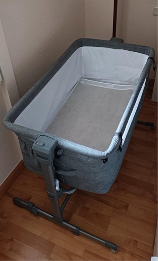 Cuna colecho Kinderkraft gris 2 en 1. Con colchón