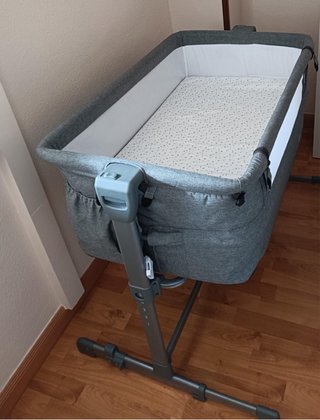Cuna colecho Kinderkraft gris 2 en 1. Con colchón