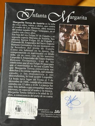 Figura Menina Velázquez con caja y bolígrafo