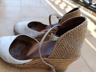 Zapatos de cuña blancos