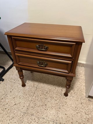 Mesita de noche antigua de madera