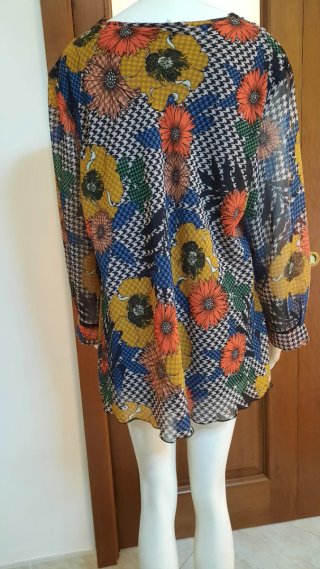 Blusa Carla Ferroni fantasia floreale